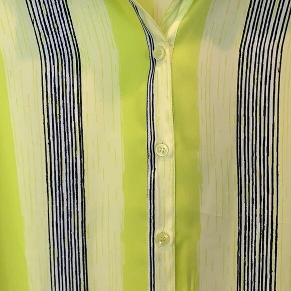 BCBG sleeveless button up blouse - Picture 2 of 8
